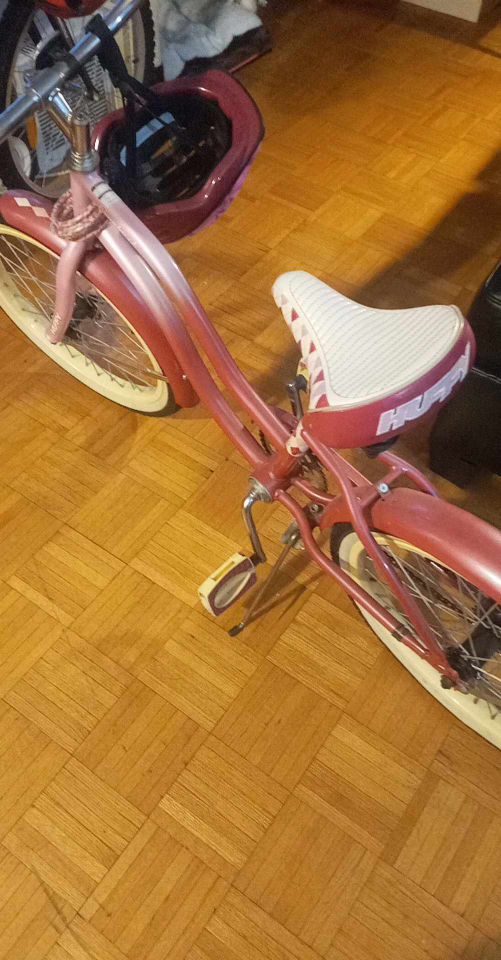 Girls 20 Inch Tires Huffy Cranbrook Cruiser Bicycle With Helmet - photo 3