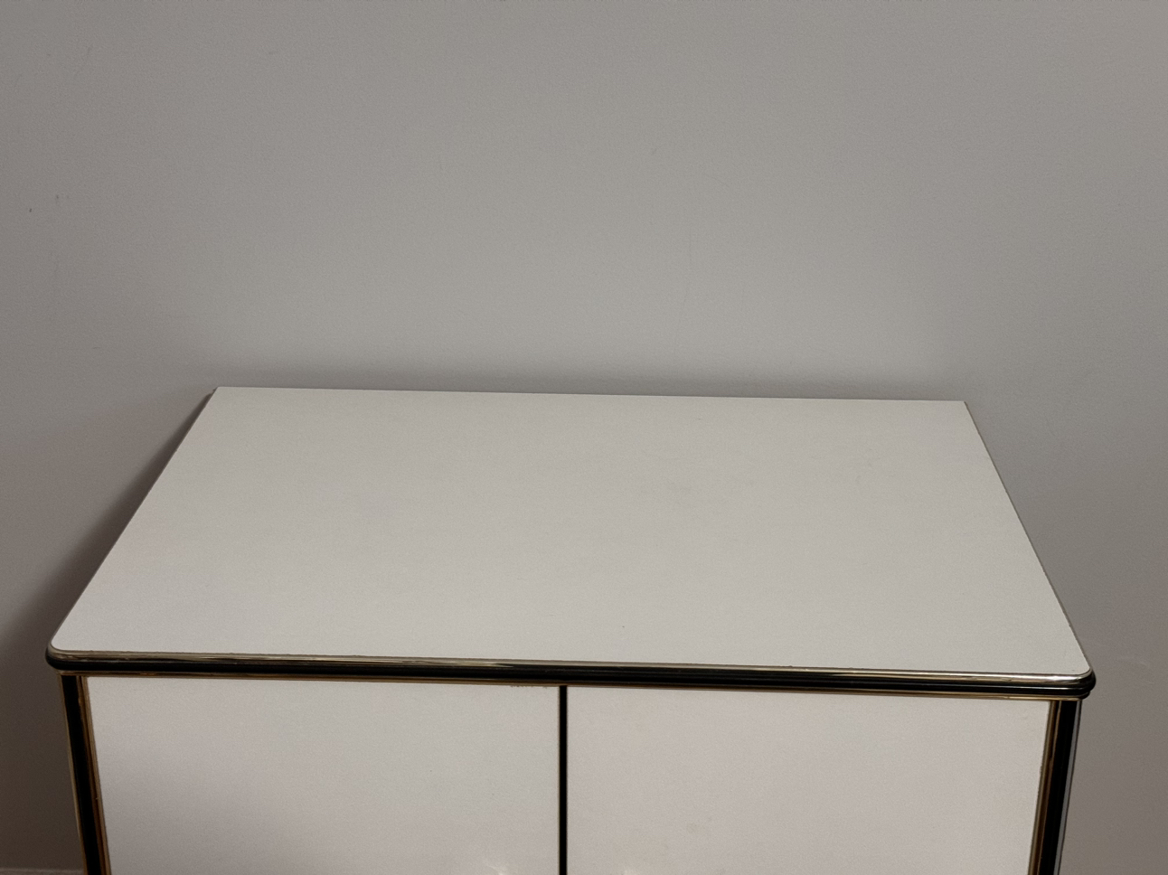 Moving Sale! - Spacious Bedside Table - photo 2