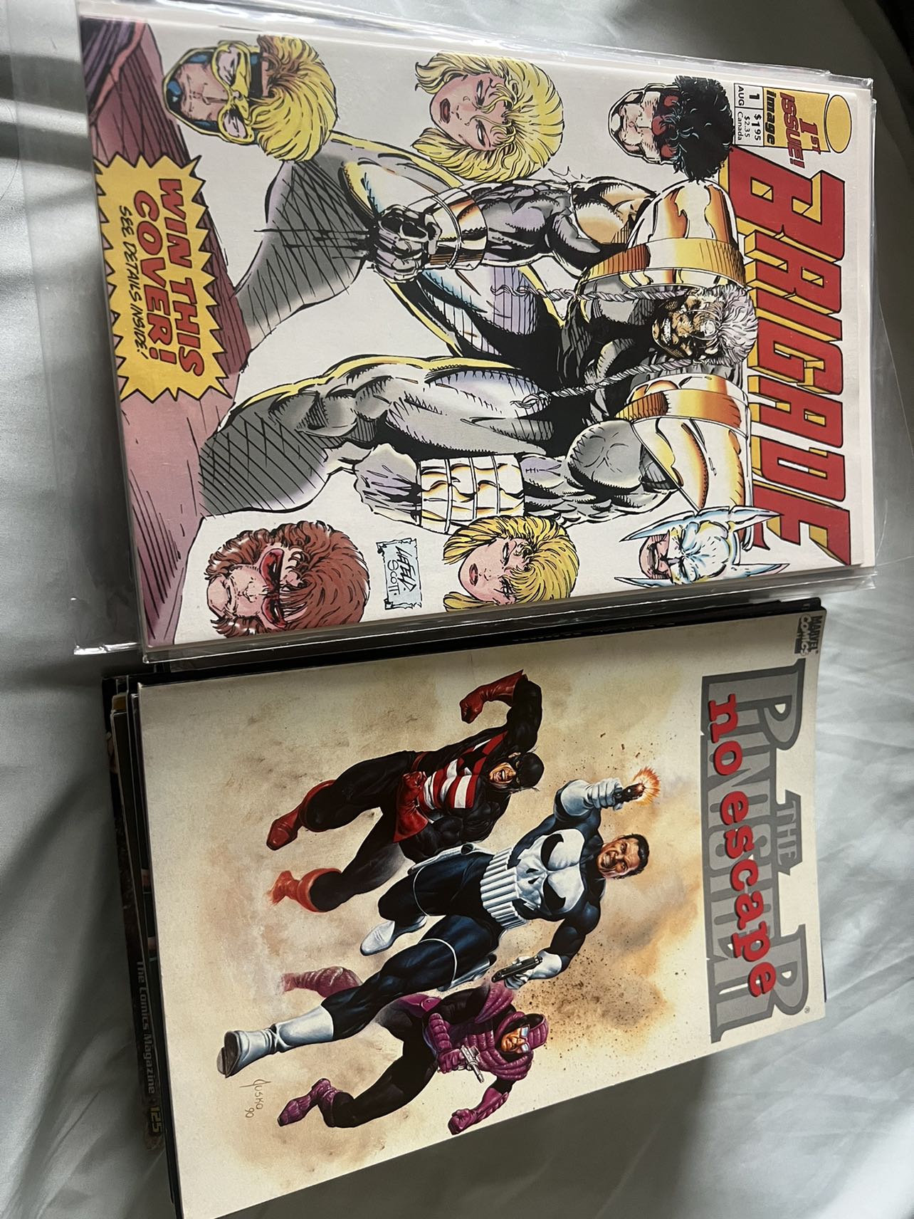 Assorted comics lot thumbnail