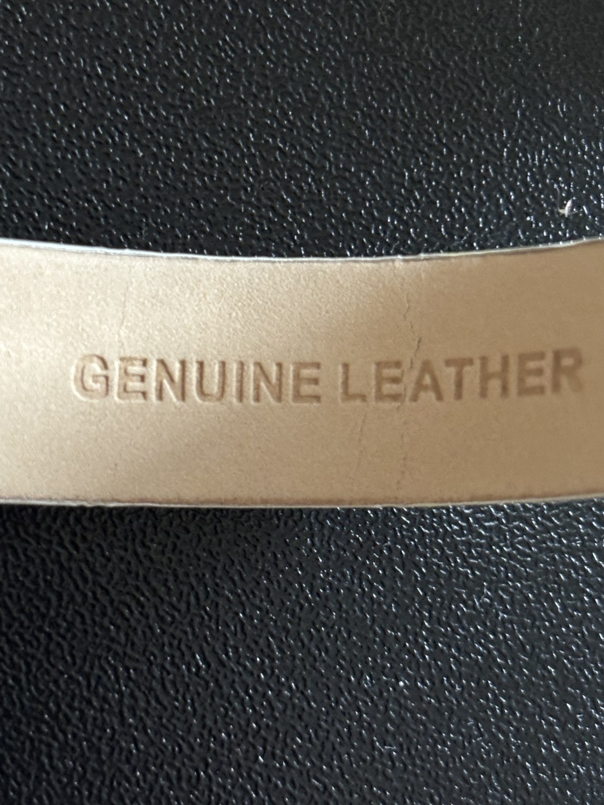 Yien Paris ladies wrist watch. New but needs battery image indicator(5)