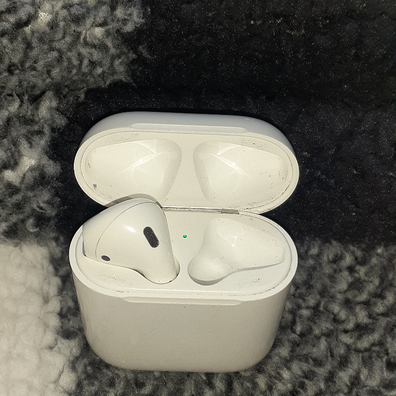 apple airpod thumbnail