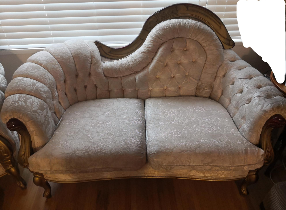 Beautiful classic French style 2 seater sofa. Moving Sale. - photo 2