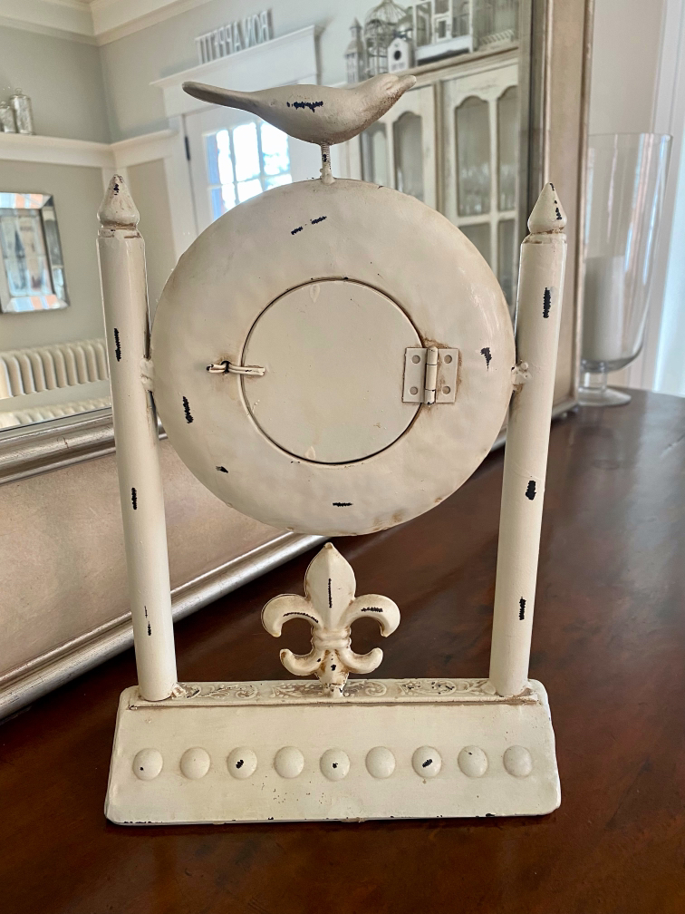 ⭐️NEW Gorgeous distressed French hair and decor Bird clock⭐️ image indicator(3)