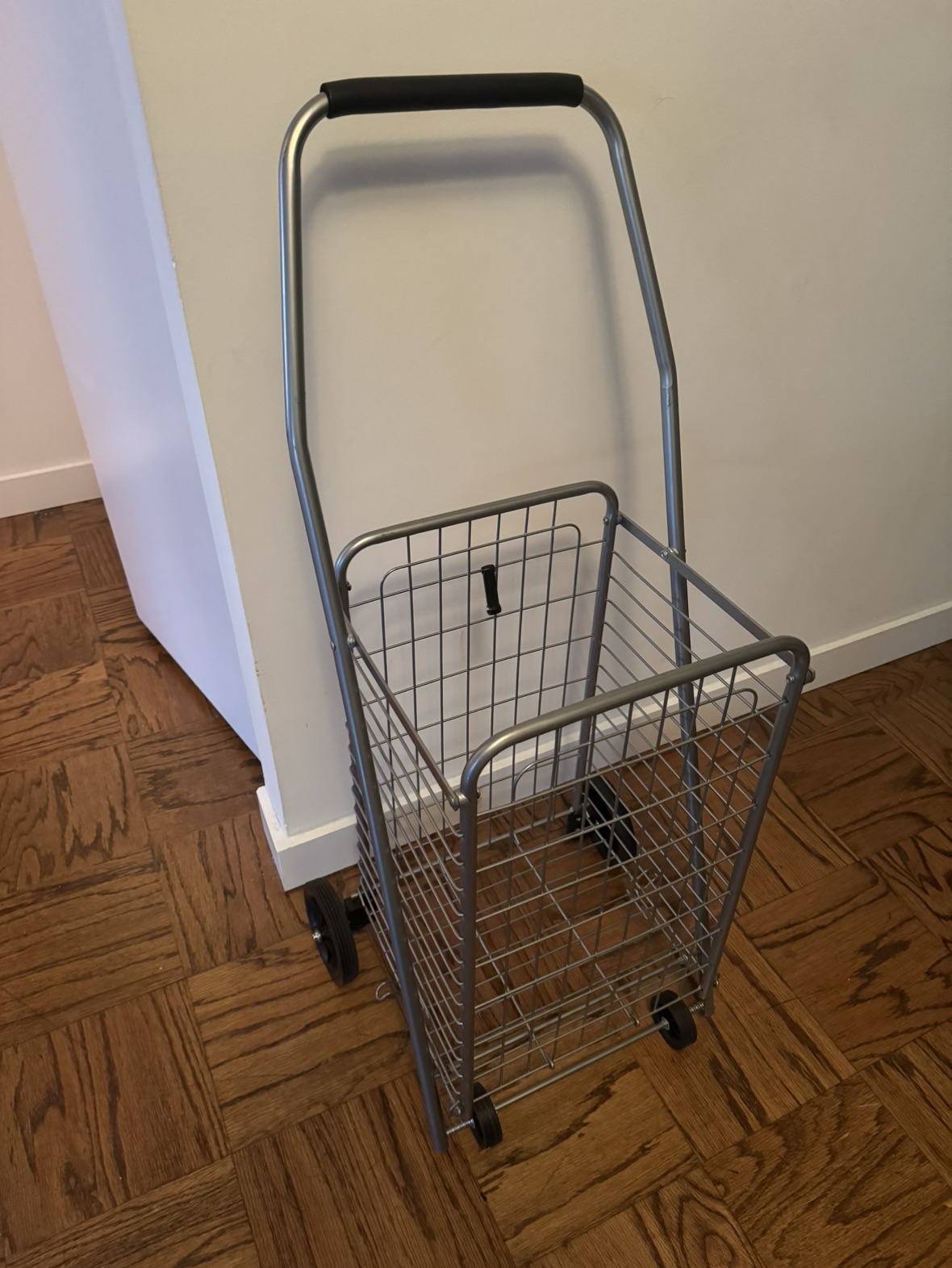 Shopping cart for groceries and laundry - photo 2