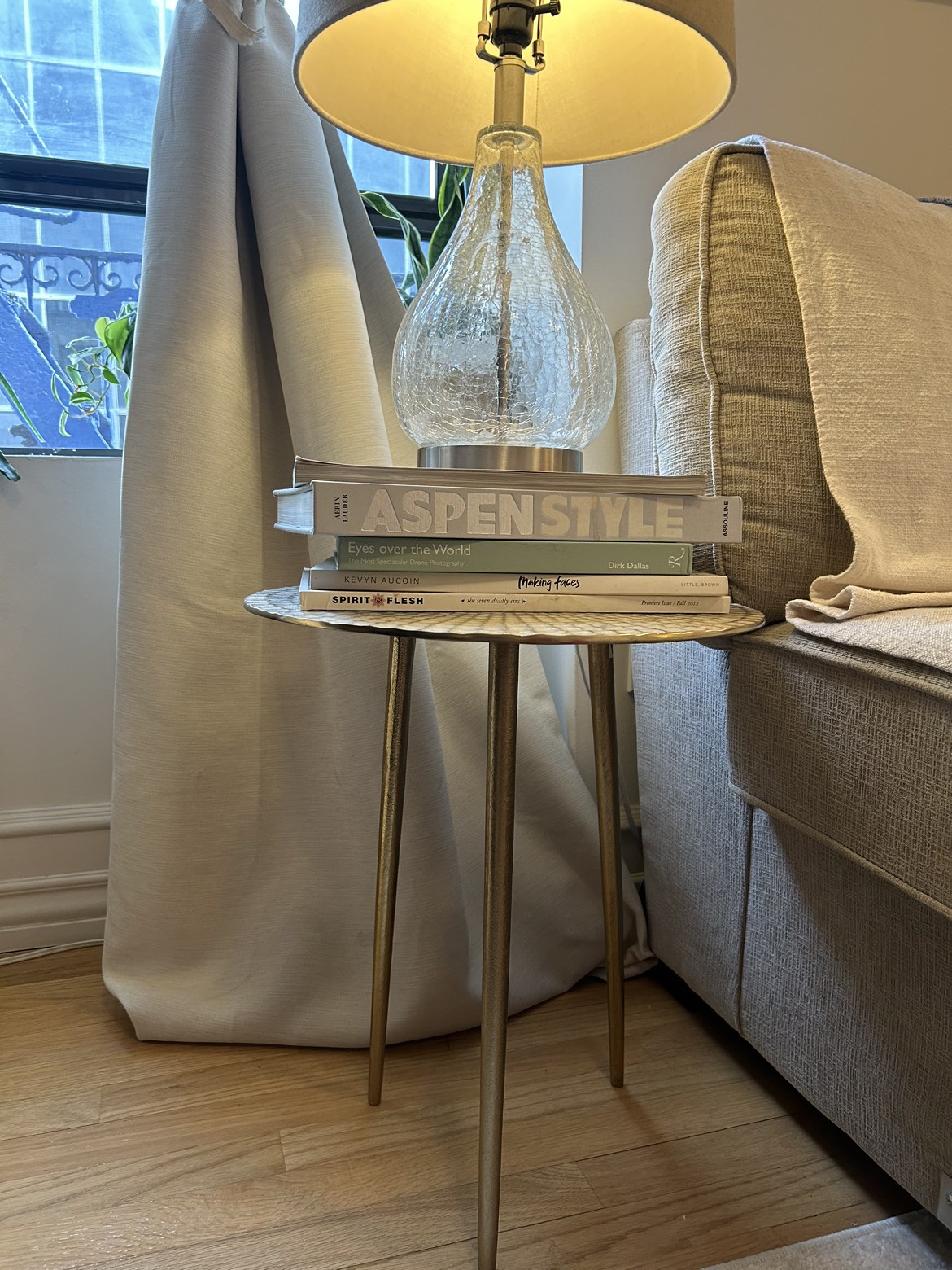 2 round side tables - photo 2