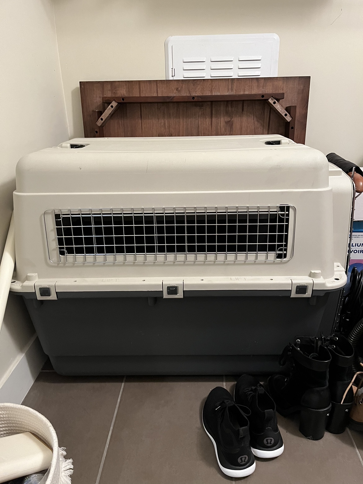 Airline approved XL dog kennel