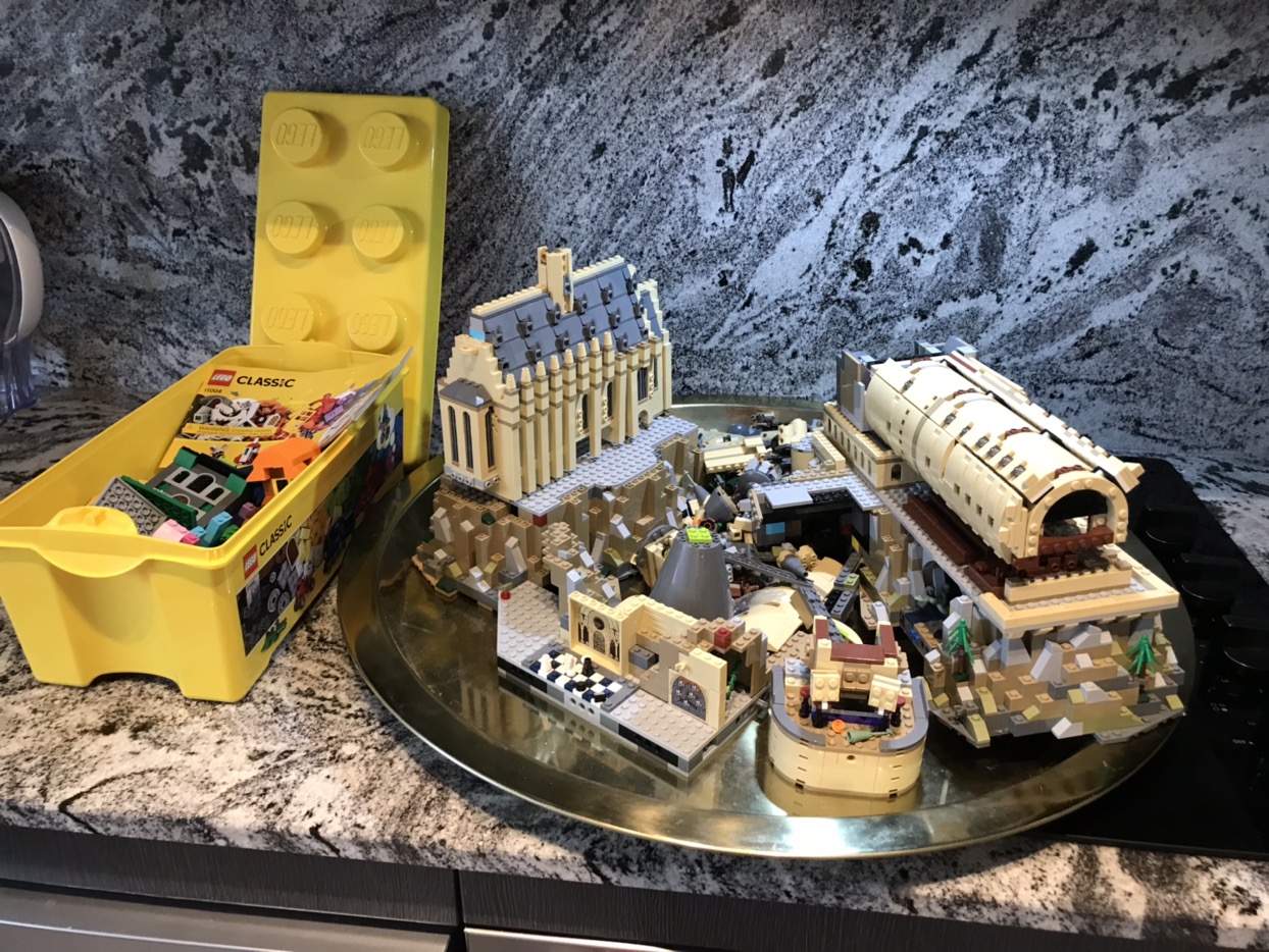 LEGO Harry Potter HOGWARTS Castle Building Set. - photo 2