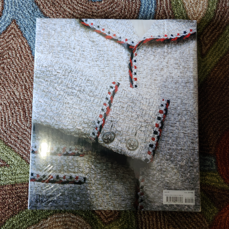 Chanel Collections and Creations coffee table book image indicator(2)