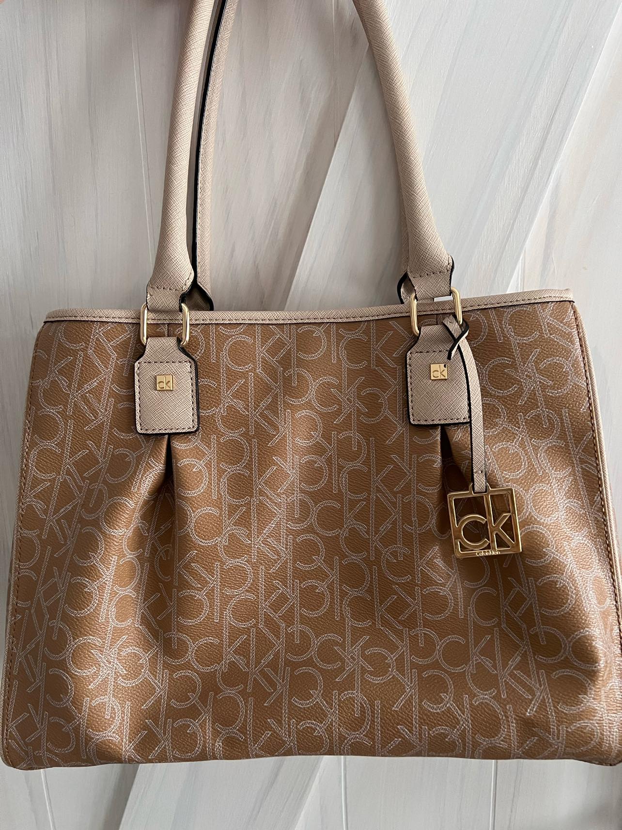 Calvin Klein Women’s Shoulder Bag