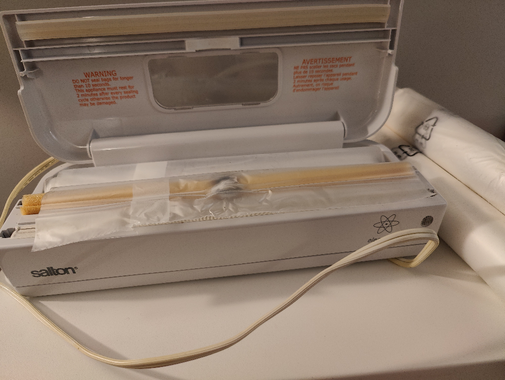 vacuum food sealer - photo 2