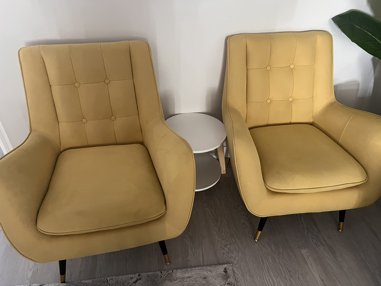 A set of single sitters mustered yellow chair
