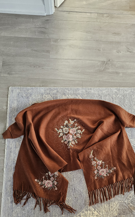 wool scarf with sleeves image indicator(2)