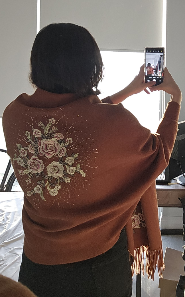 wool scarf with sleeves image indicator(3)