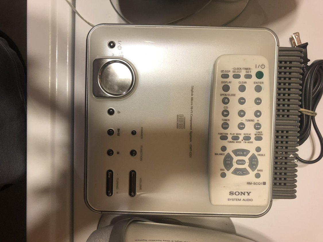 Sony CMT CD-1 Mini receiver with Remote & 2 speakers - photo 2