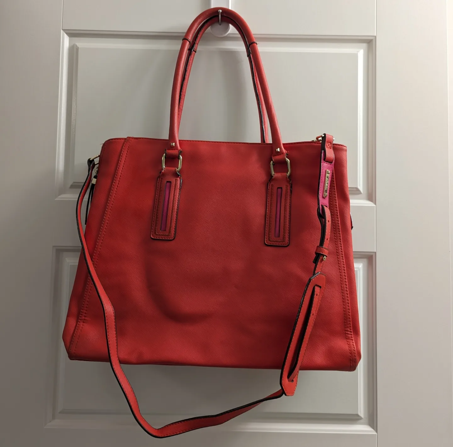 Stella & Dot Madison Tech Poppy Tote Bag image indicator(2)