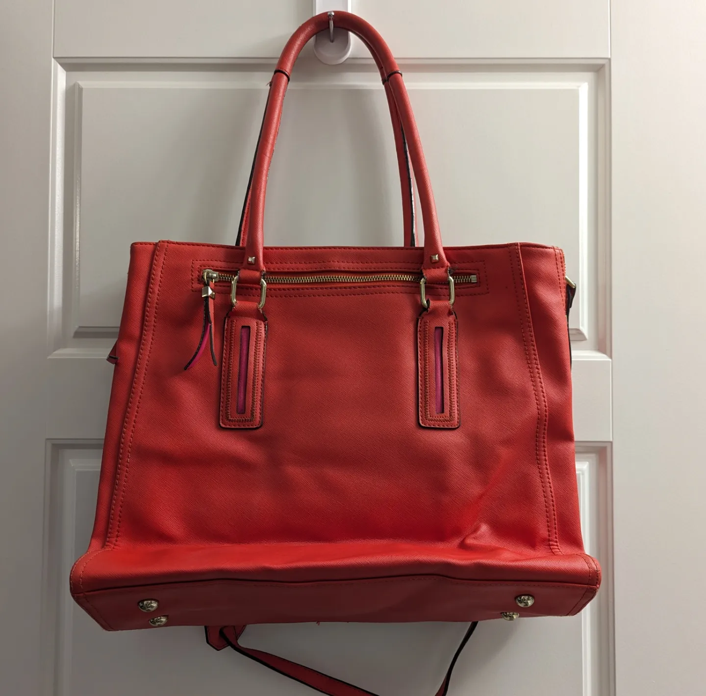 Stella & Dot Madison Tech Poppy Tote Bag image indicator(3)