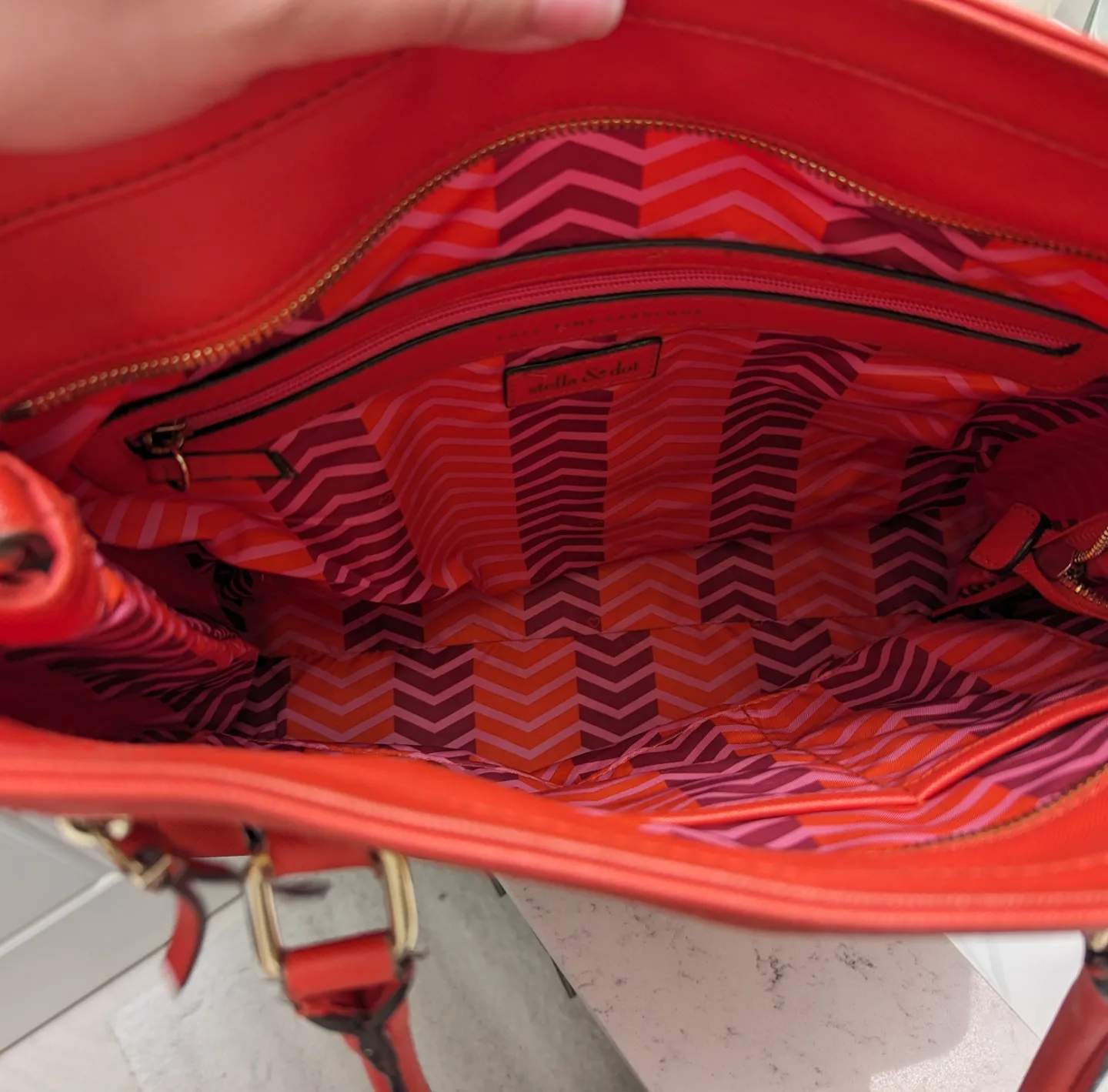 Stella & Dot Madison Tech Poppy Tote Bag image indicator(6)