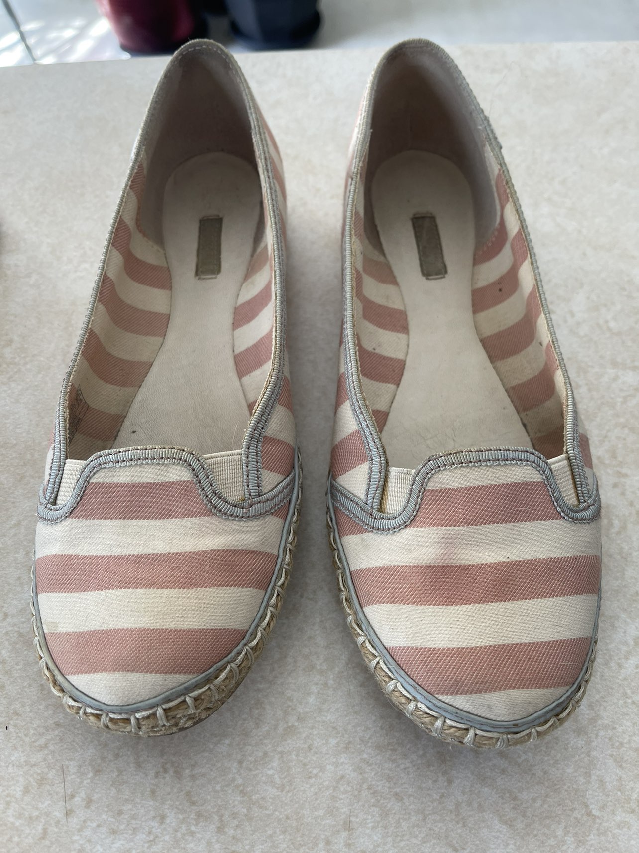 Women’s Shoes 6.5 & 7.5 image indicator(3)