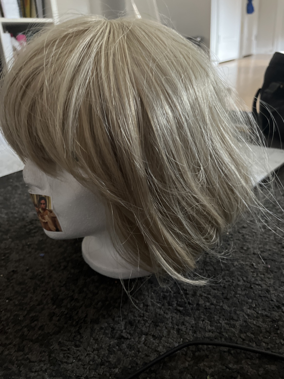 Blonde bob with bang wig image indicator(4)