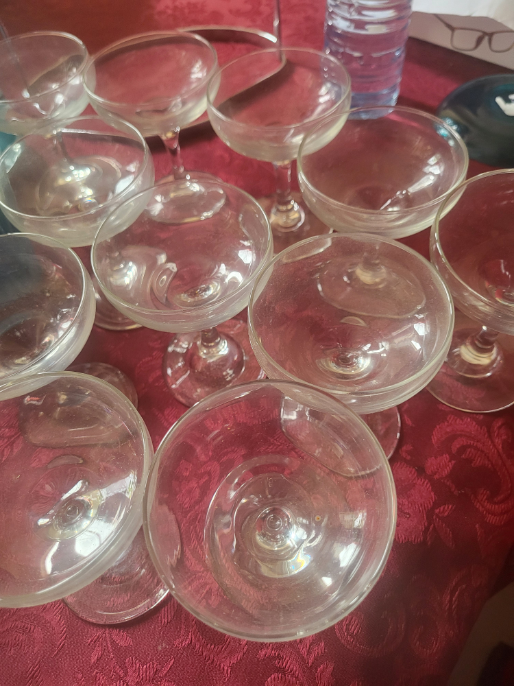 Wine glasses 🍷 image indicator(2)