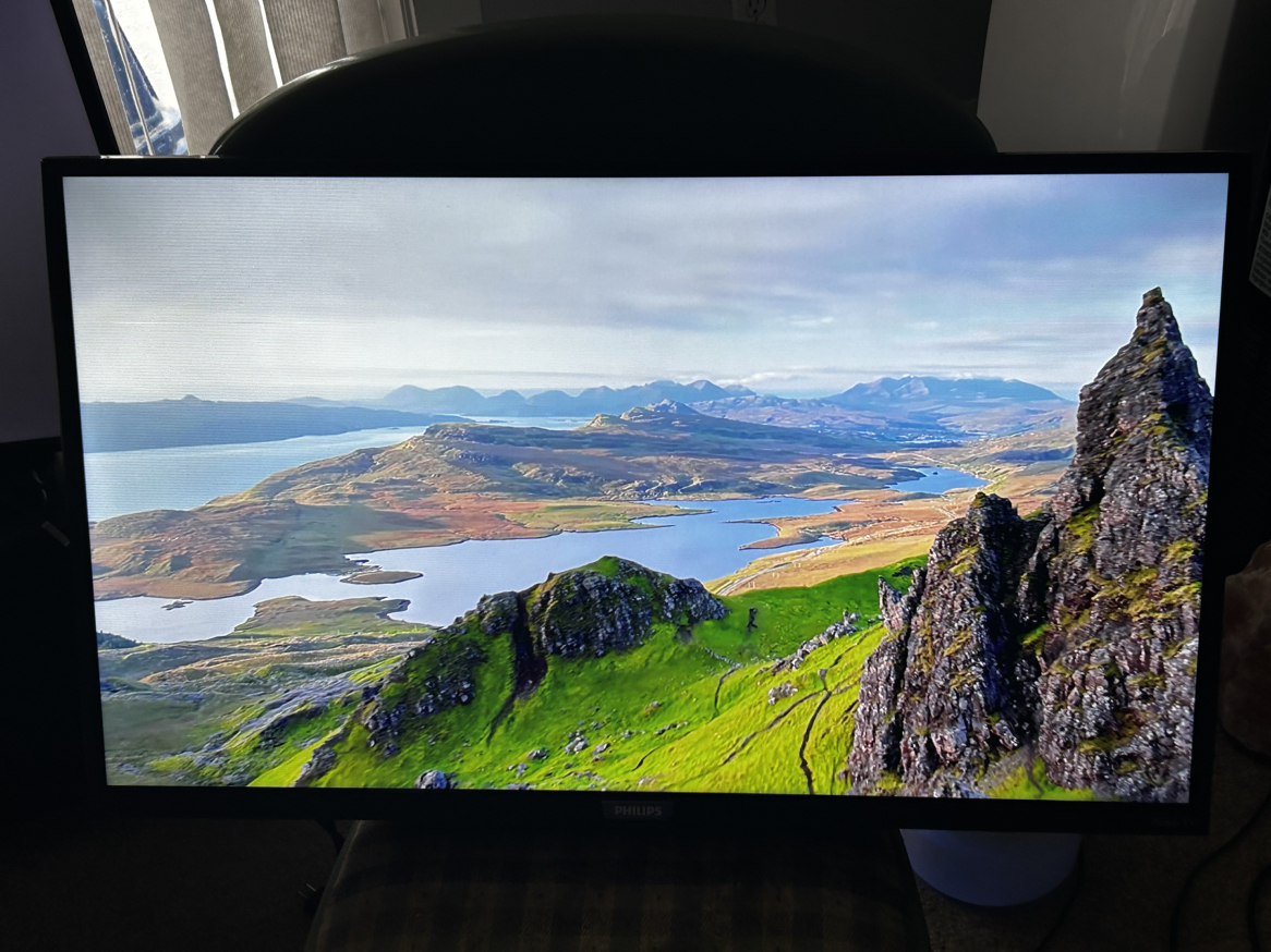 Phillips 32 inch Roku TV with box, no remote image indicator(2)