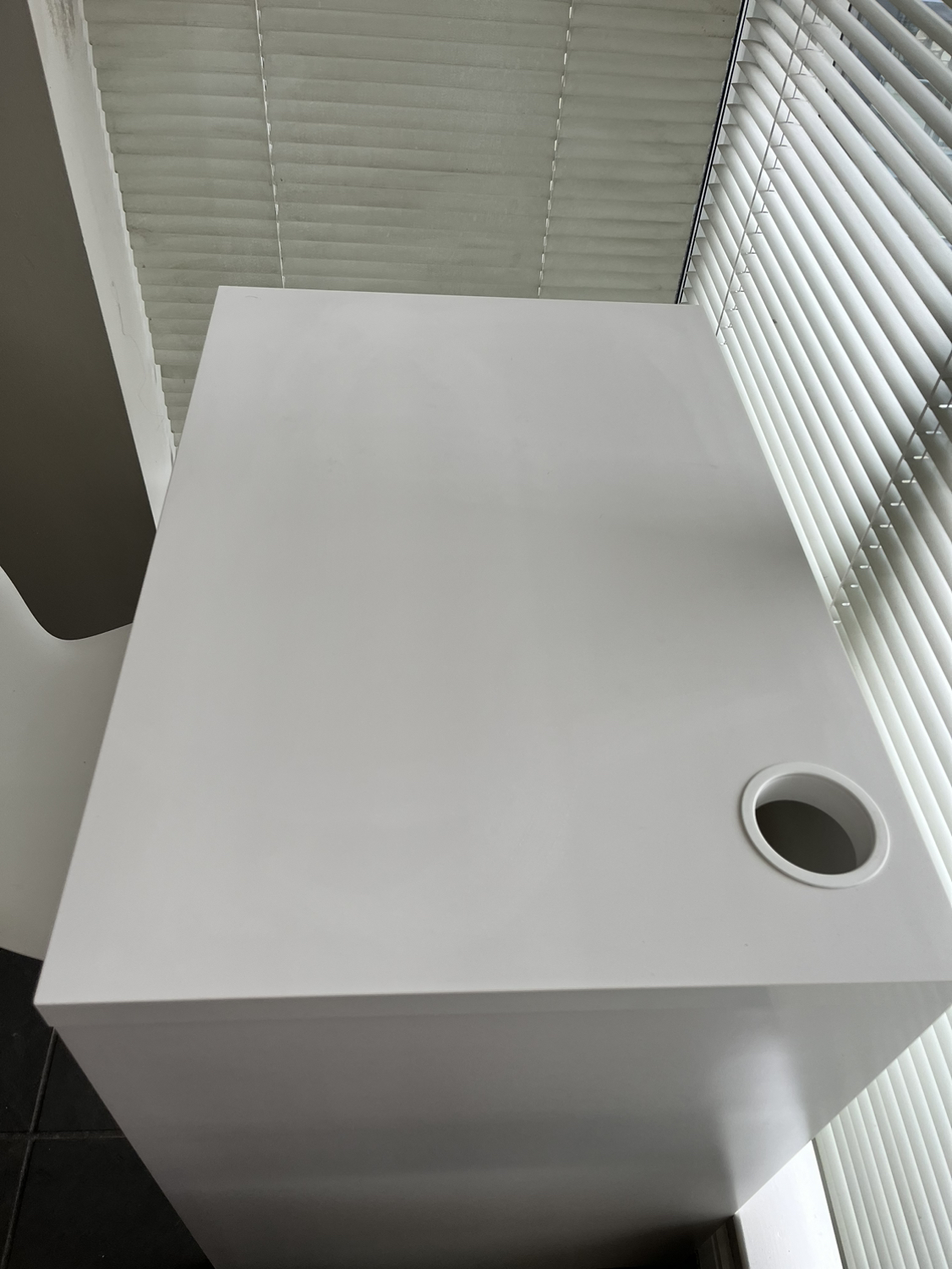 Like new chair & desk - photo 3