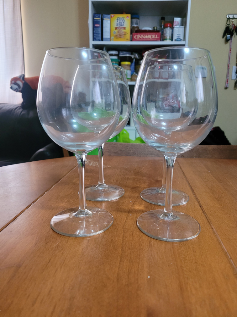 4 Wine Glasses - photo 2