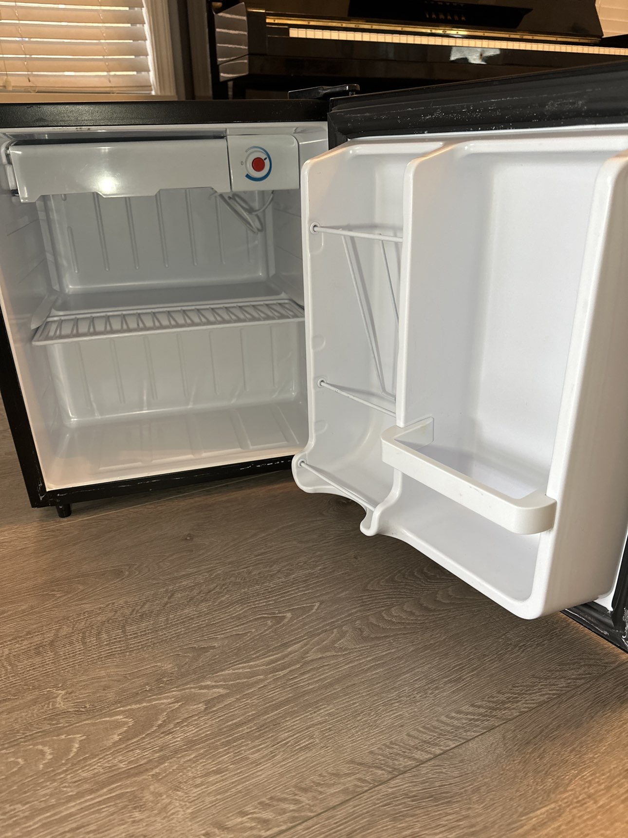 Danby Designer Fridge image indicator(4)