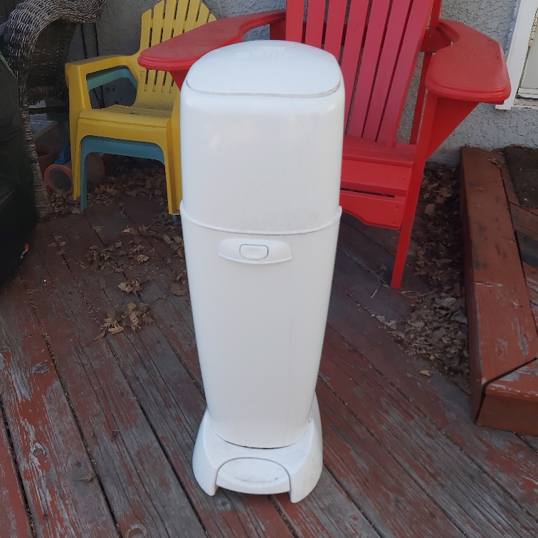 Diaper genie with refills x2