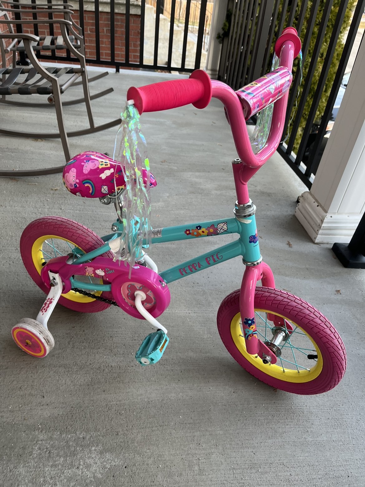 Girls Peppa Pig 12 inch bike image indicator(3)