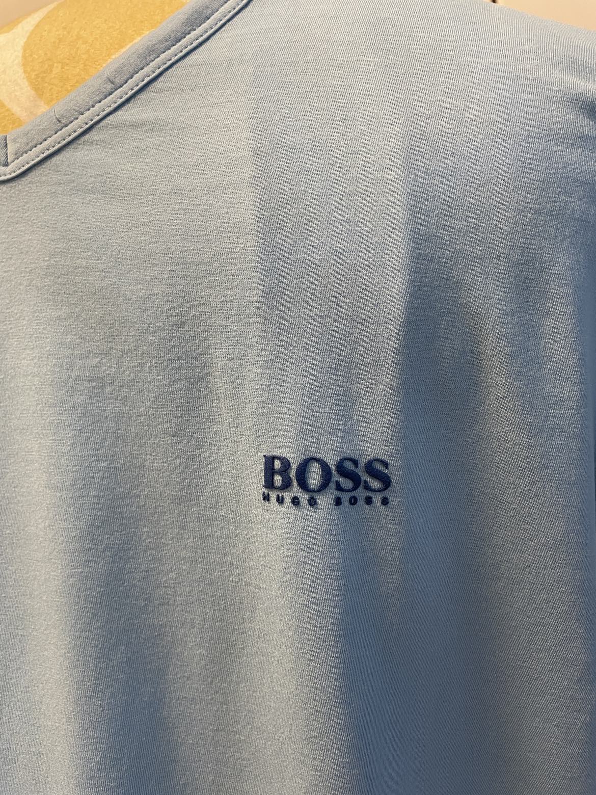Hugo Boss V-neck shirt - photo 2