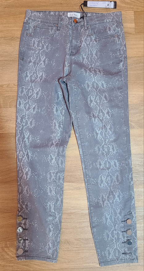 Dresses/pants image indicator(3)