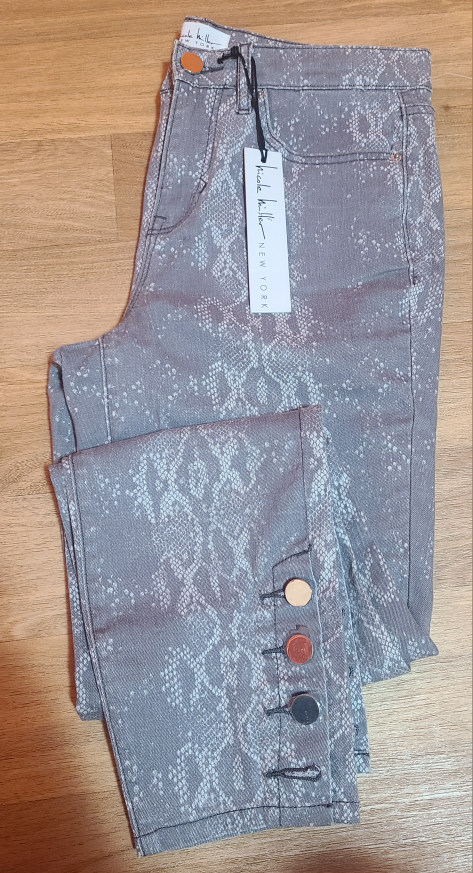 Dresses/pants image indicator(4)