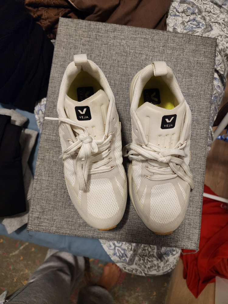Veja Running Shoes (women US 7.5) - photo 2
