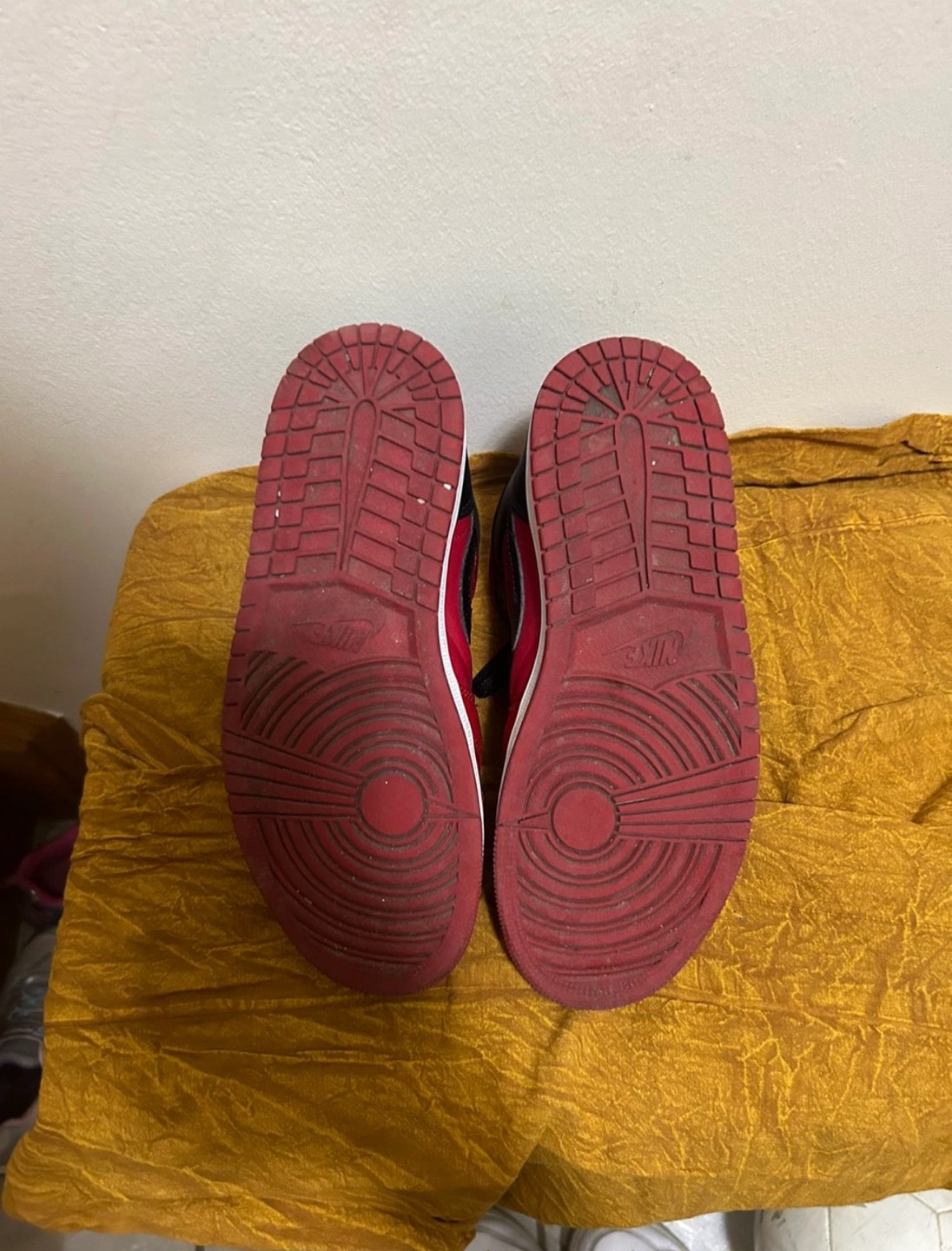 Jordan 1 mids reverse bred - photo 3