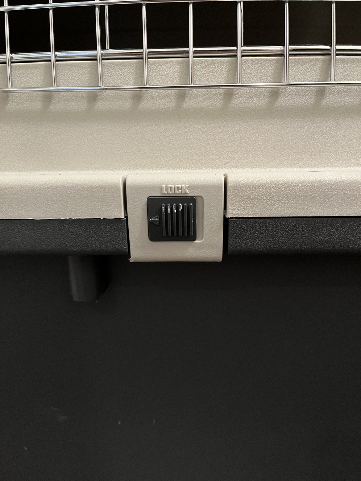 Airline approved XL dog kennel - photo 3