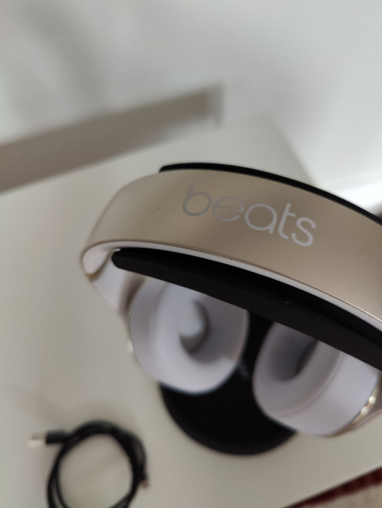 Beats Studio 2 Headphones and Stand - photo 2