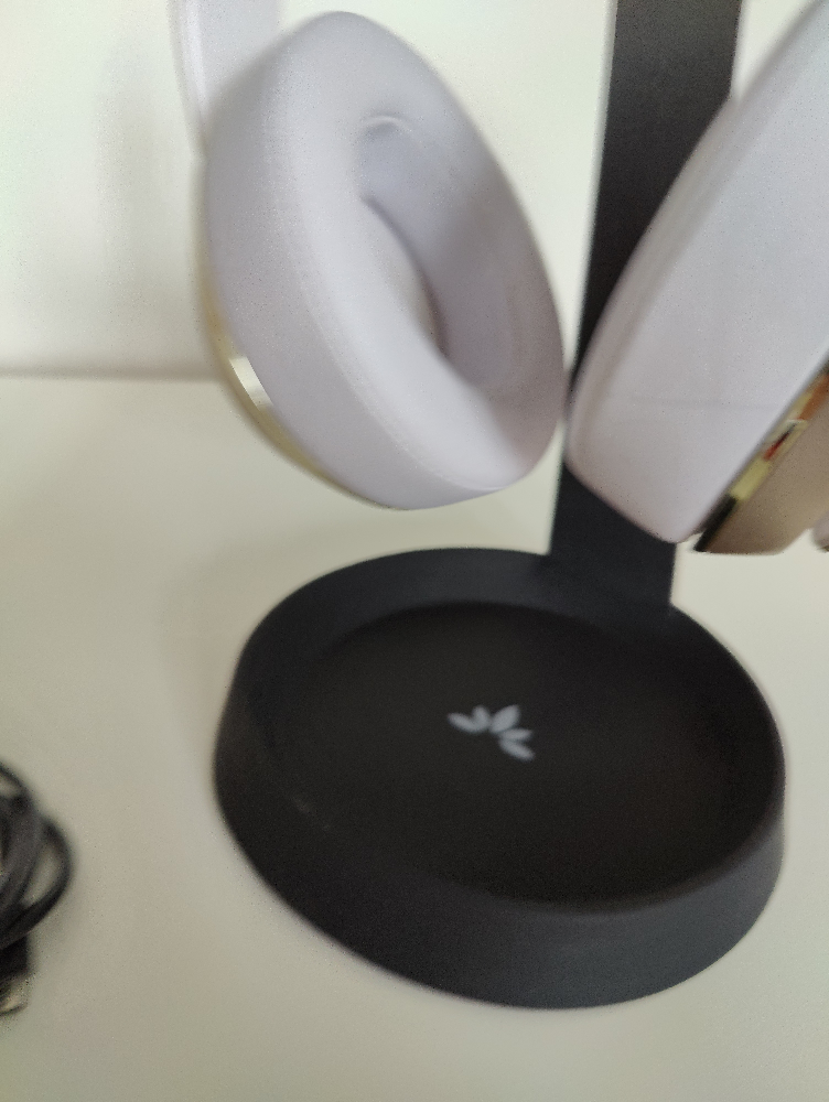 Beats Studio 2 Headphones and Stand - photo 3