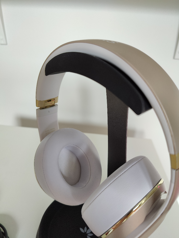 Beats Studio 2 Headphones and Stand - photo 5