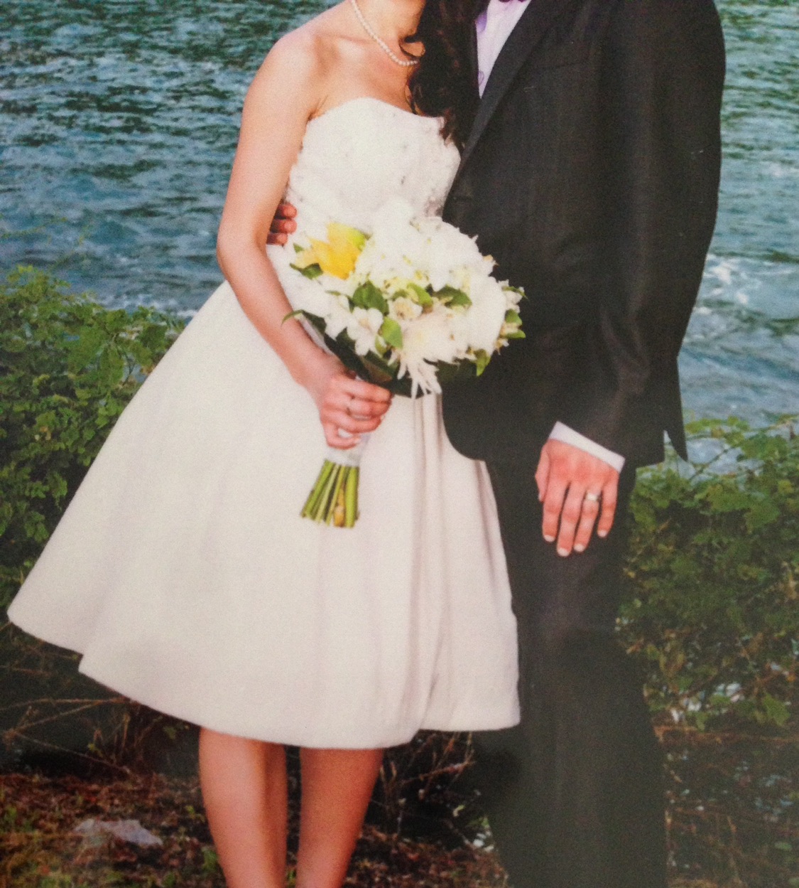 XS teacup wedding dress image indicator(2)