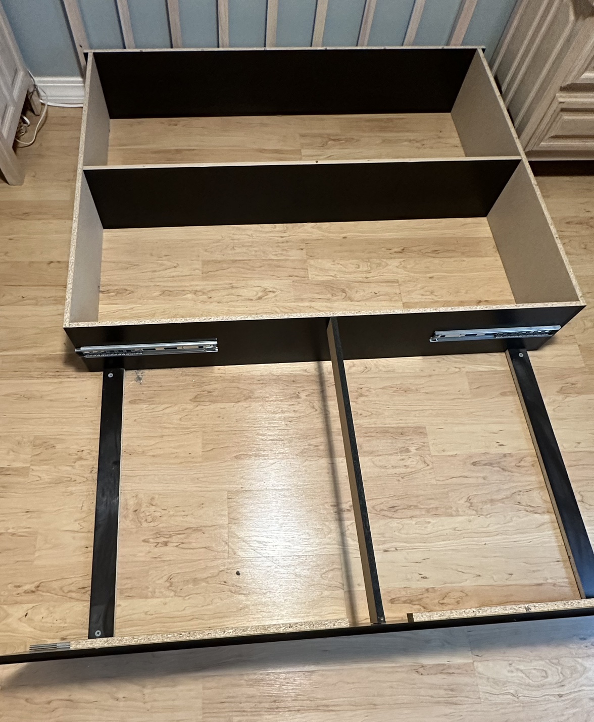 Queen size platform bed with drawers - photo 3