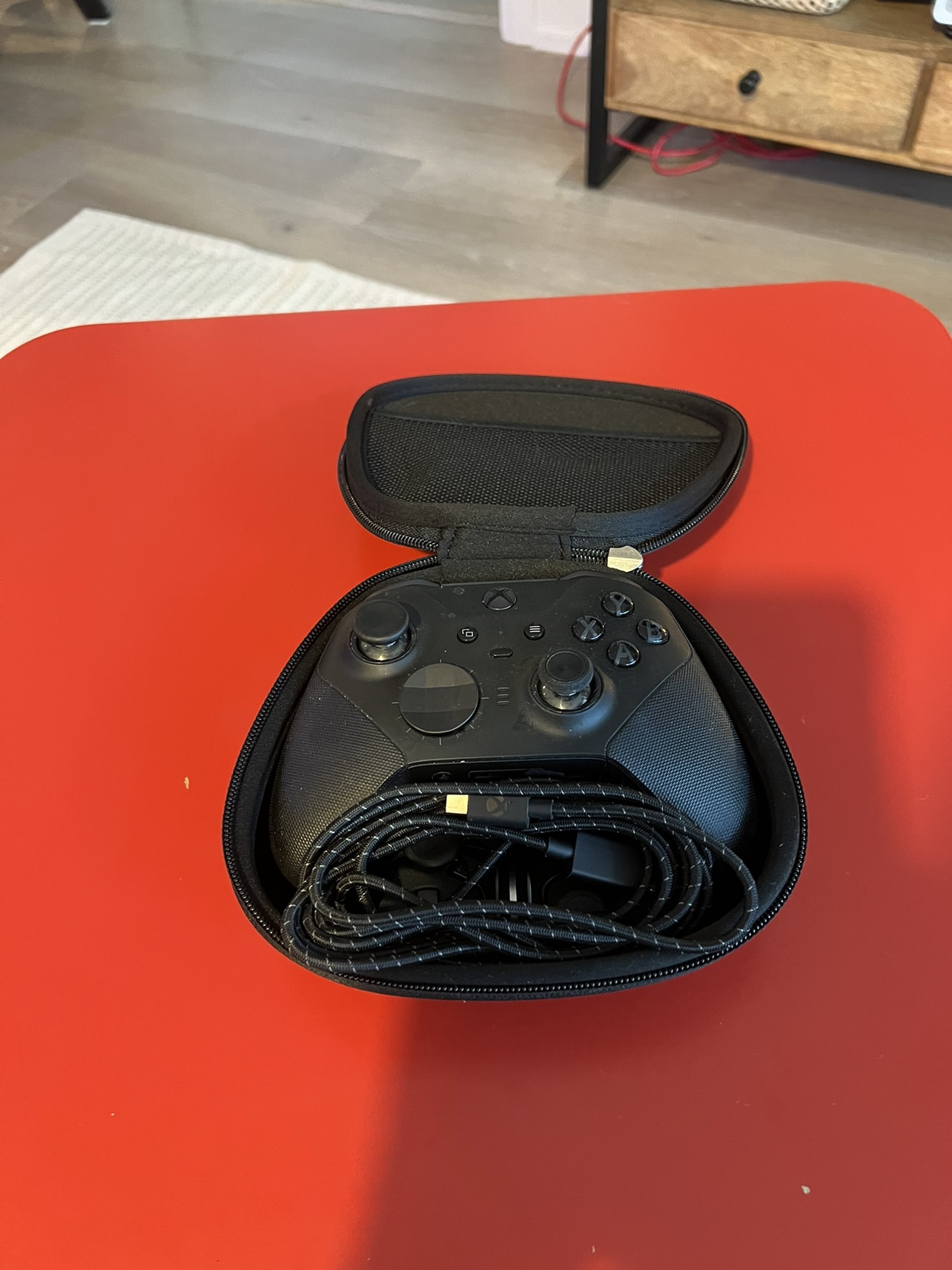 Xbox Elite 2 Controller Bundle image indicator(2)