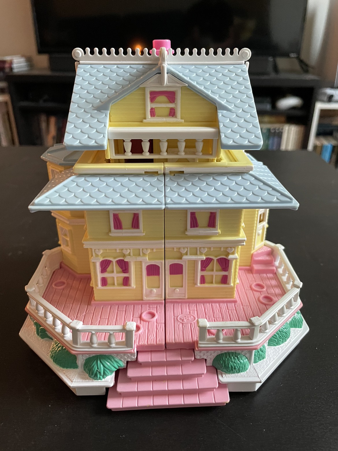 Polly Pocket Pop-Up Clubhouse with accessories thumbnail