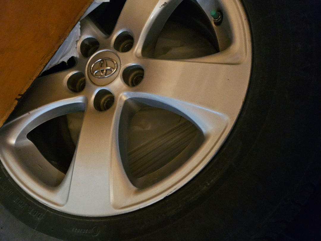 4 Toyota Sienna tires (negotiable) thumbnail