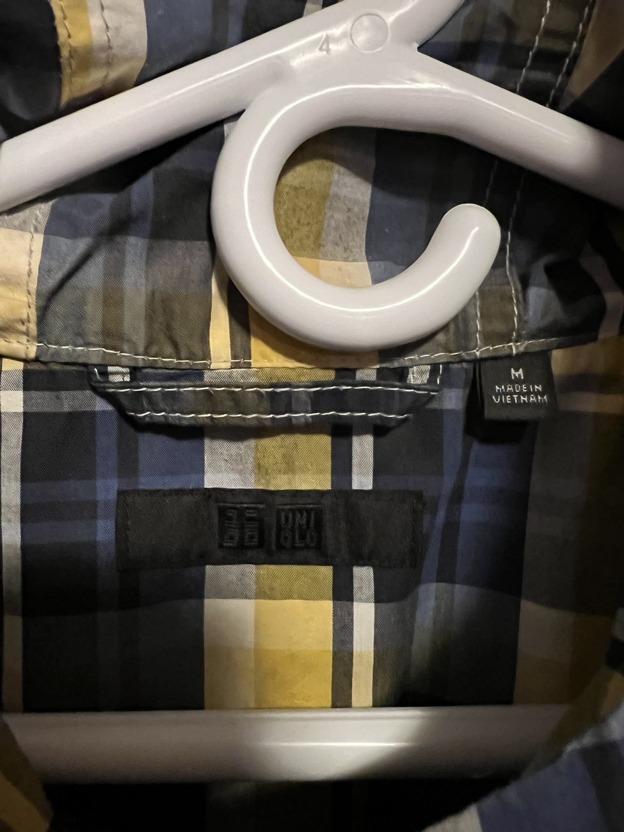 Uniqlo Unisex Light Rain Jacket (M)(EUC) image indicator(4)