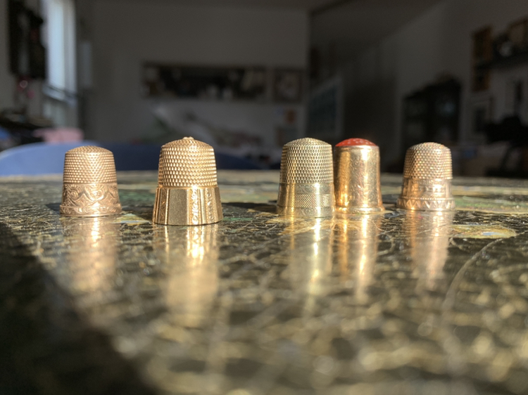 Set of 5 Antique Solid Gold Thimbles image indicator(2)