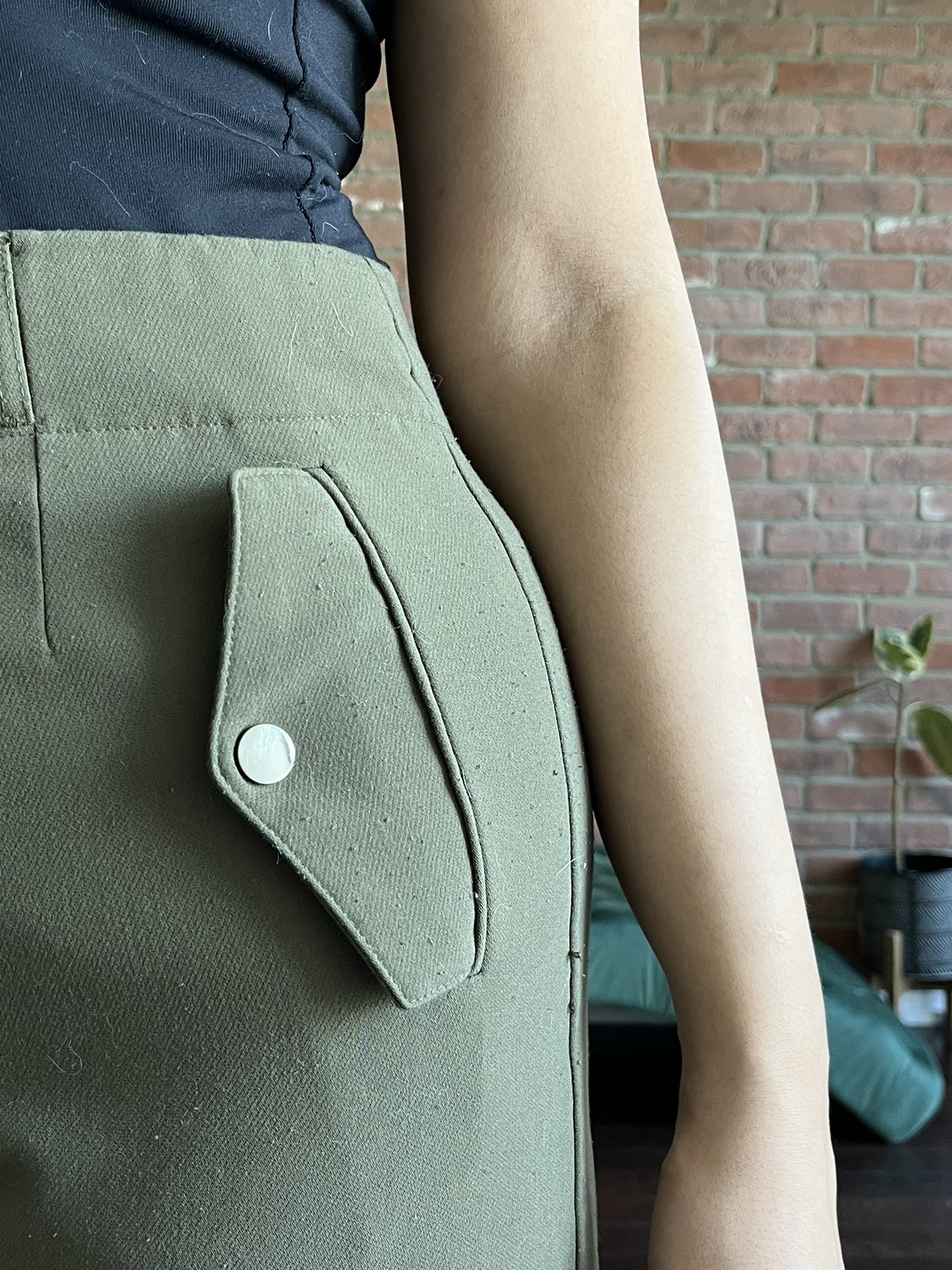 Dynamite Anja Belted Barrel Leg Pant image indicator(4)