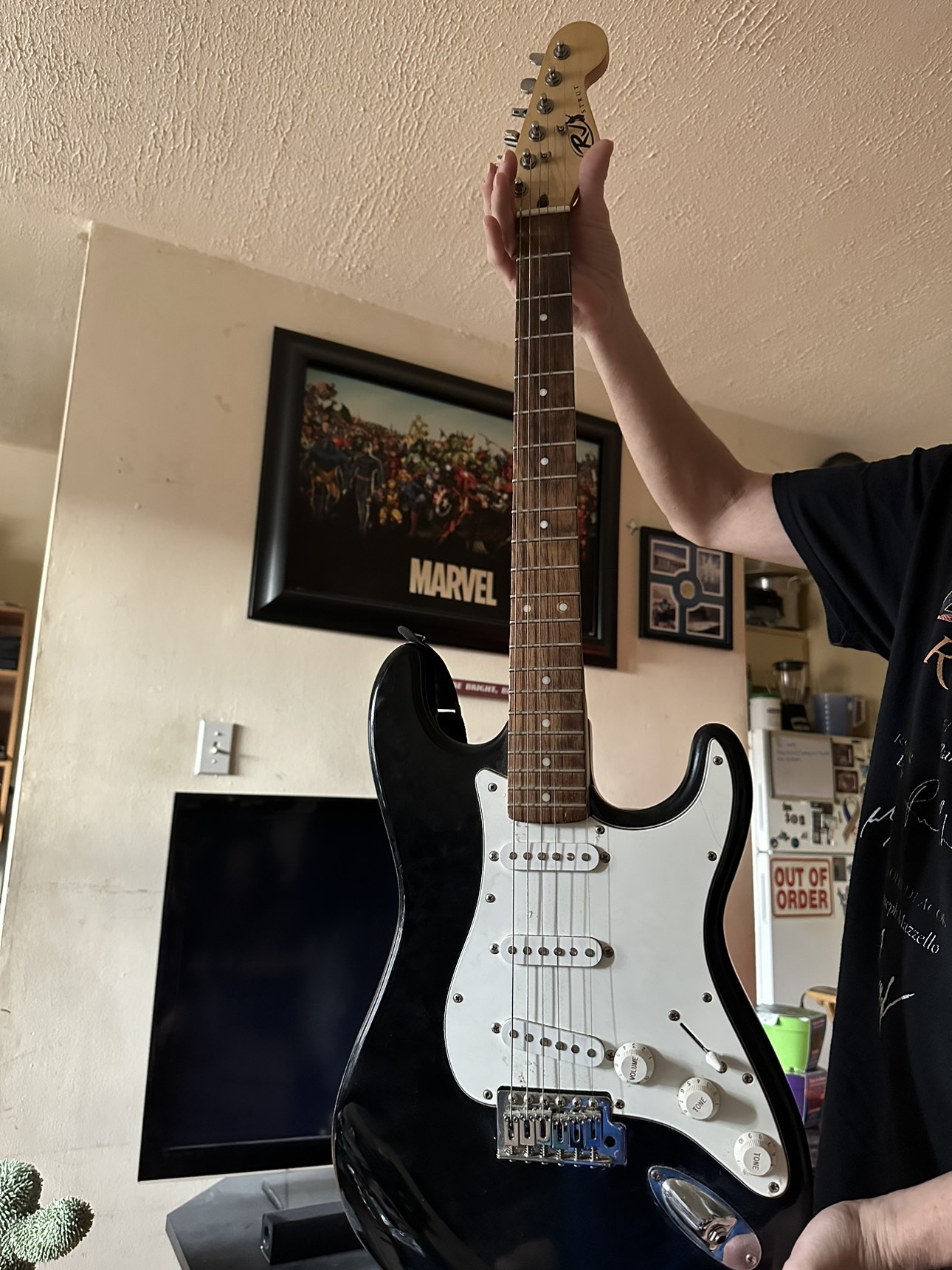 RJ Struts beginner electric guitar🥕