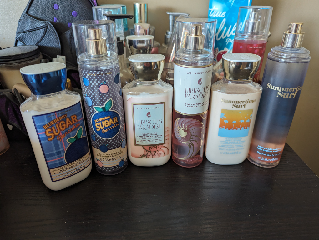 Bundle of 3 sets used Bath and body works mist and body lotions thumbnail