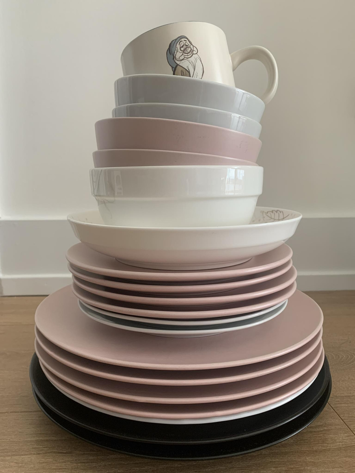 Dinnerware - Plates, bowls & cup